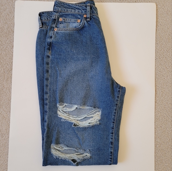 Forever 21  Women’s Destroyed Jeans - Picture 3 of 9